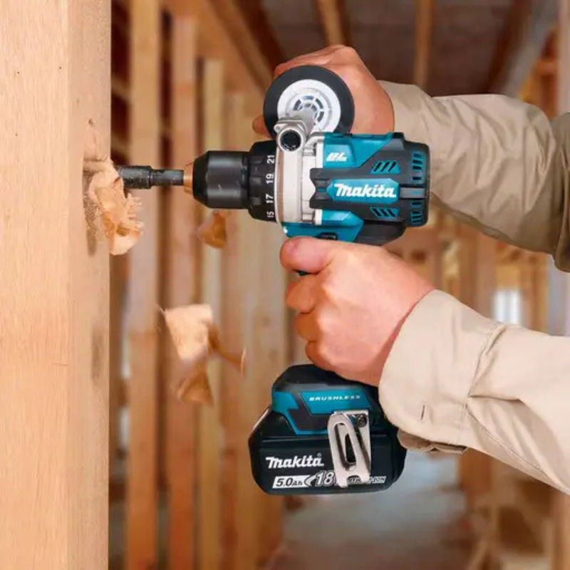 ORIGINALNI MAKITA KOMPLET: AKUMULATORSKI VRTALNIK Z UDARNIM PIŠTOLOM + 26 DODATKOV + 2 BATERIJI – BLACK FRIDAY PONUDBA